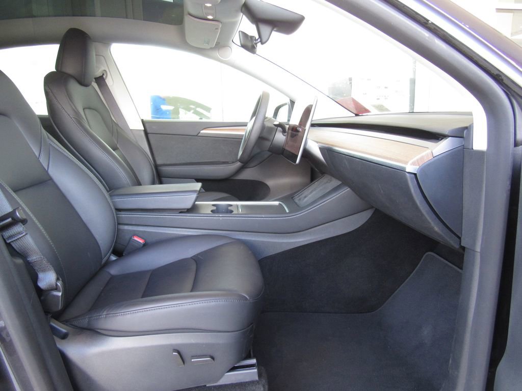 Used 2024 Tesla Model Y Long Range image 18