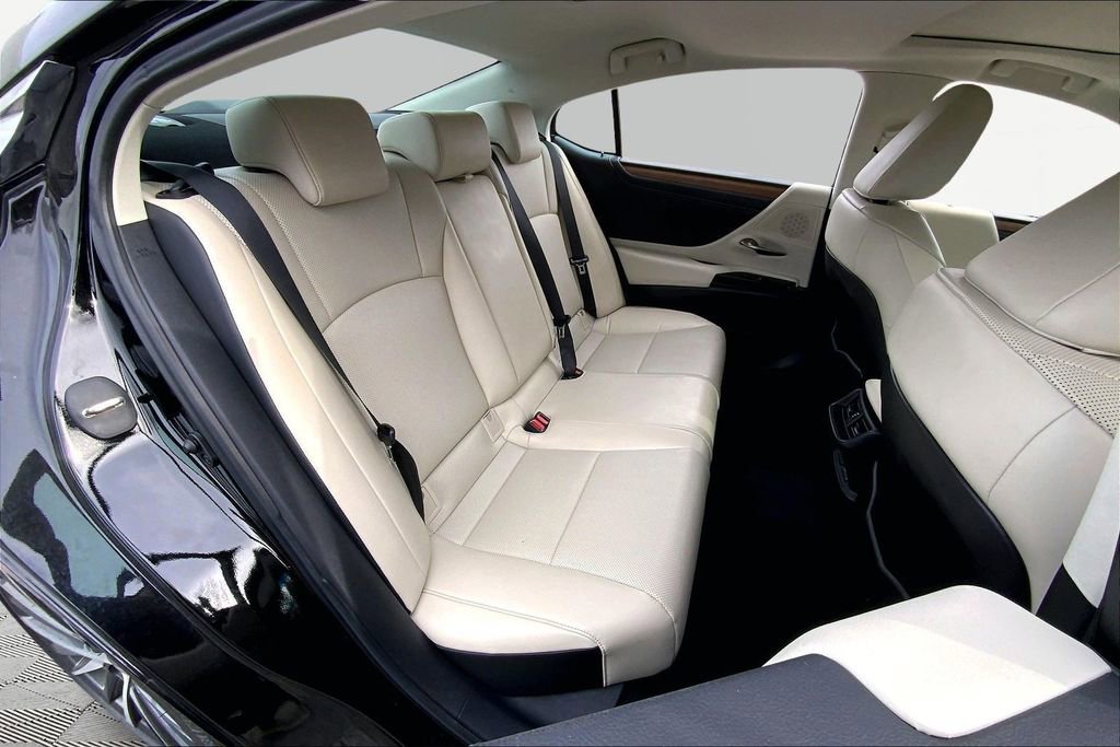 Used 2024 Lexus ES 350 w/ Premium Package image 17
