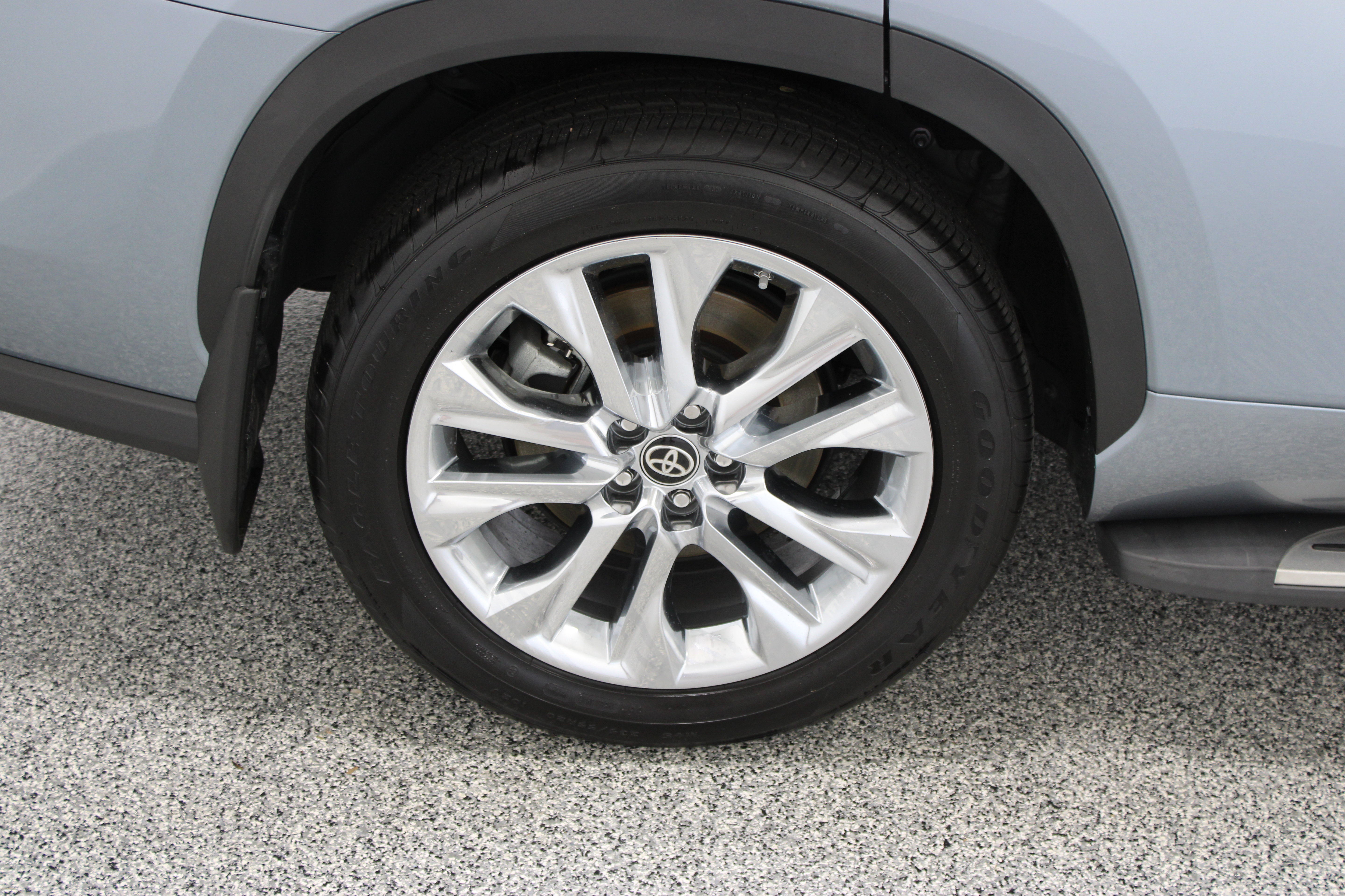 Used 2024 Toyota Highlander Limited FWD image 6