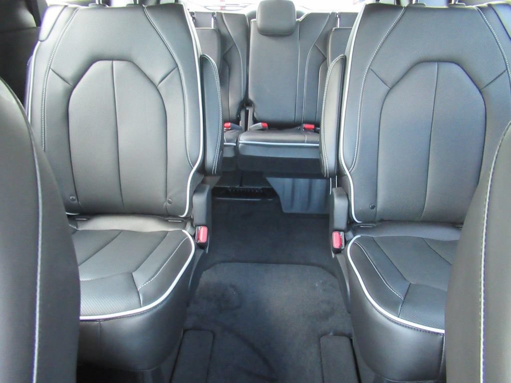 New 2027 Chrysler Pacifica Limited FWD image 16
