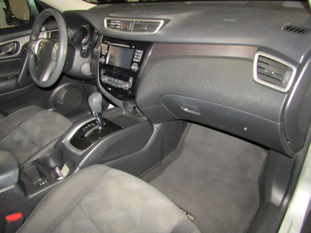 Used 2016 Nissan Rogue SV w/ SV Premium Package image 9