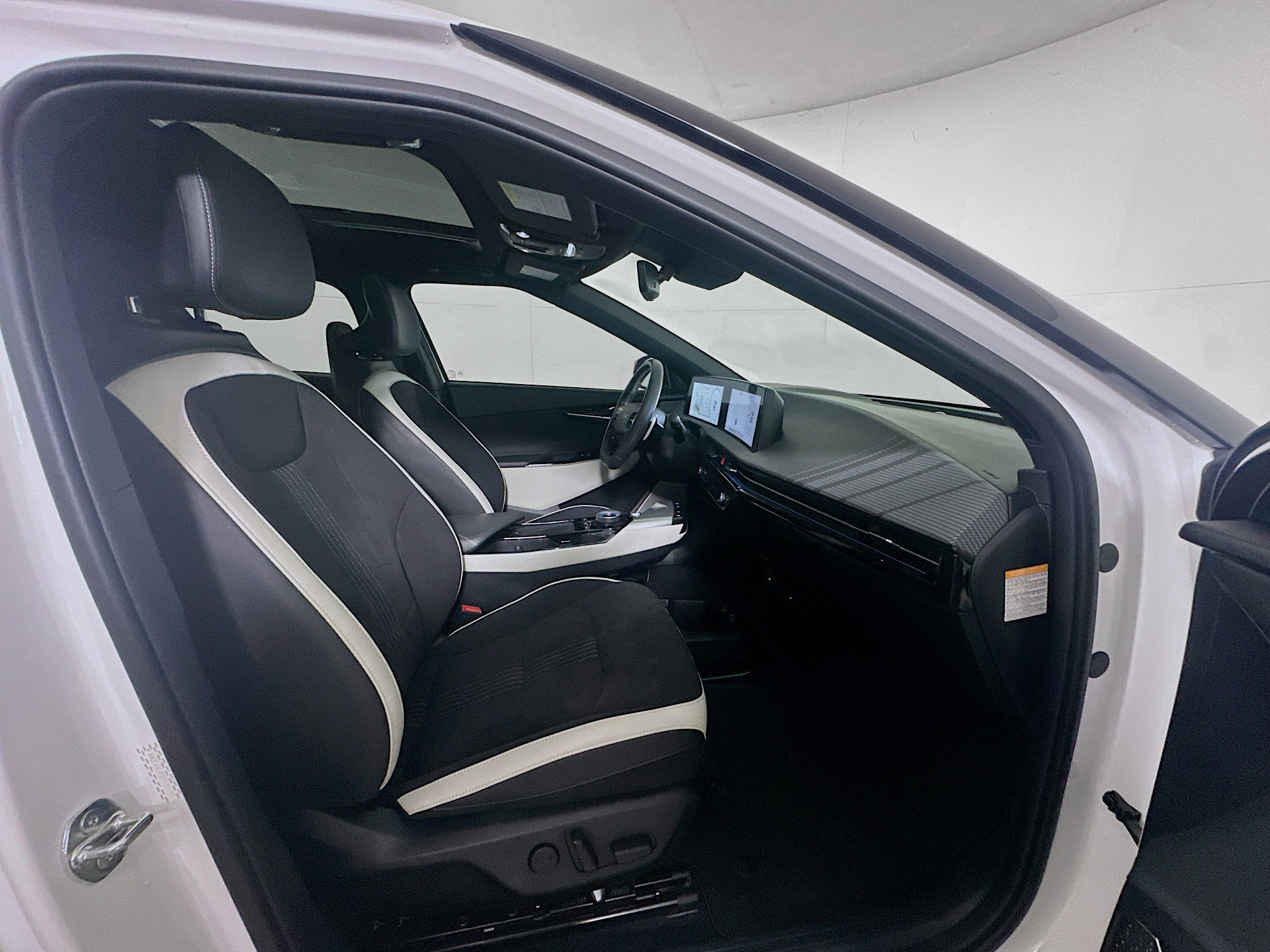 Used 2024 Kia EV6 GT-Line RWD image 32