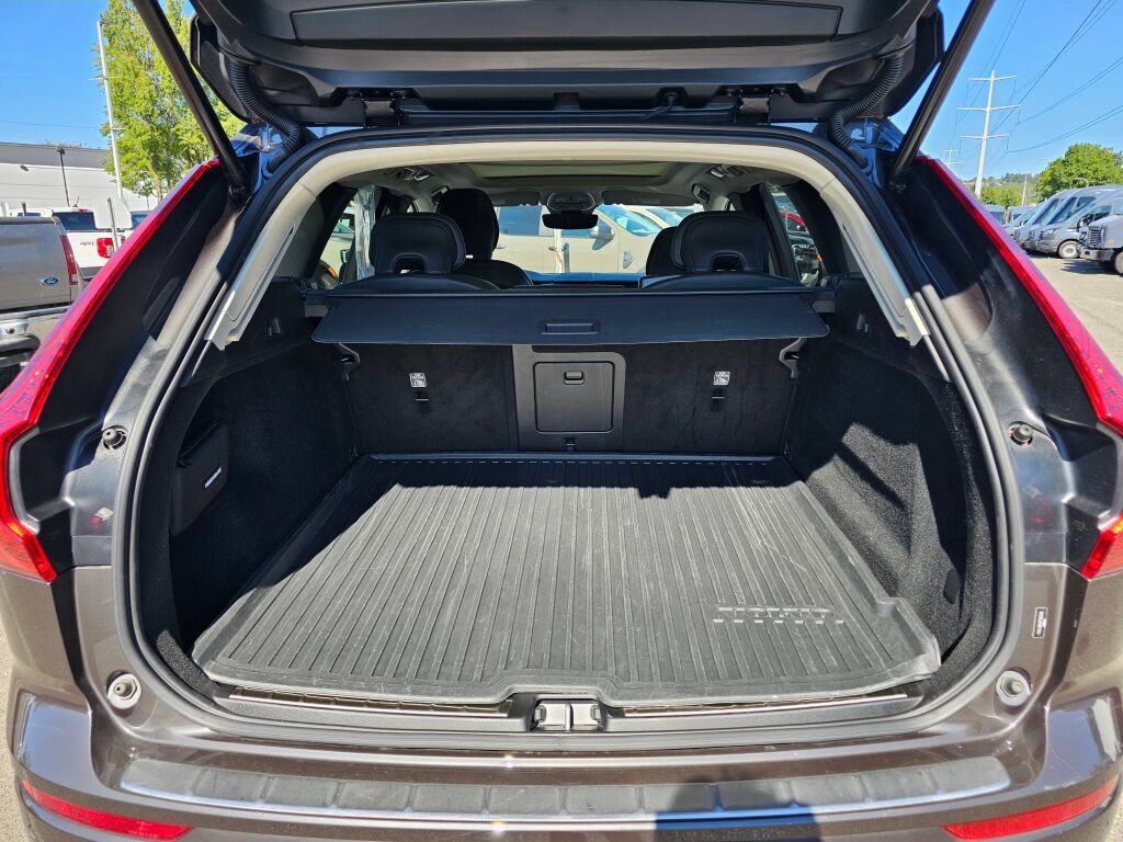 Used 2023 Volvo XC60 B5 Plus w/ Climate Package AWD/4WD image 10