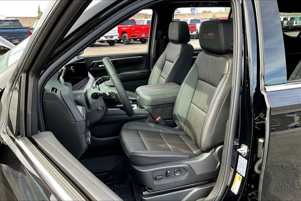 New 2026 Chevrolet Suburban High Country image 9