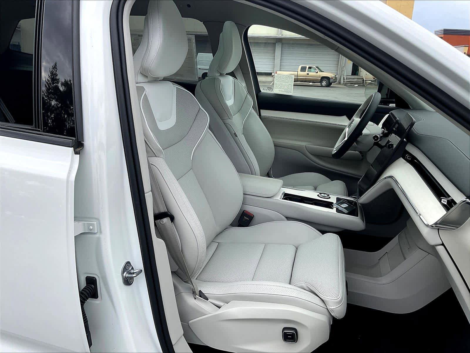 New 2025 Volvo EX90 Ultra image 31