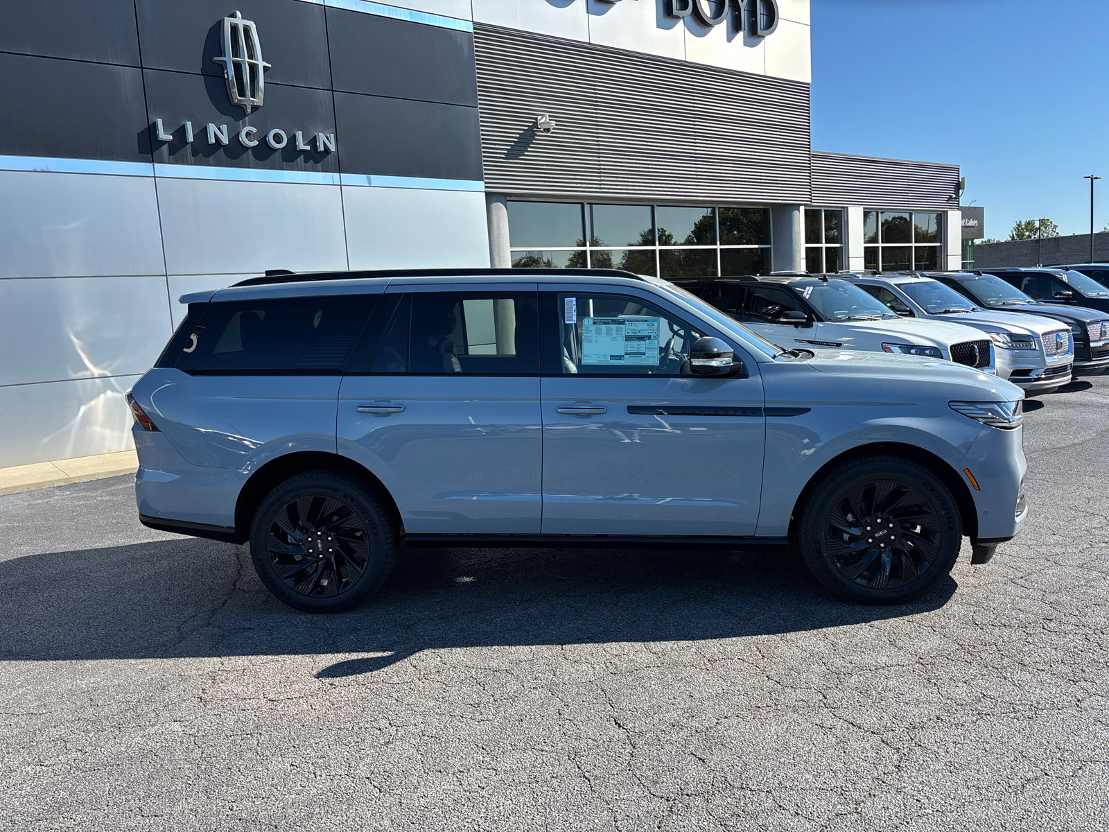 New 2025 Lincoln Navigator Reserve w/ Jet Appearance Package image 8