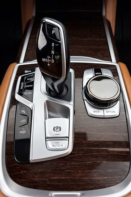 Used 2021 BMW 750i xDrive w/ Executive Package AWD/4WD image 22