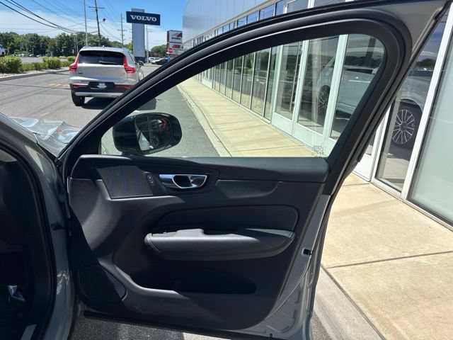 Certified 2025 Volvo XC60 B5 Plus AWD/4WD image 14