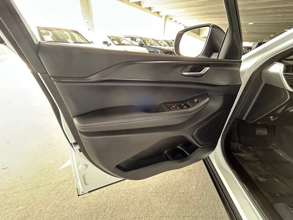 Used 2025 Jeep Grand Cherokee L Laredo image 46