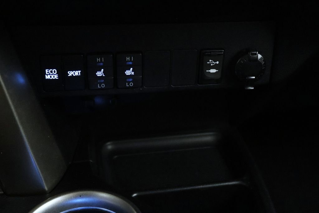 Used 2014 Toyota RAV4 Limited w/ Technology Package image 20