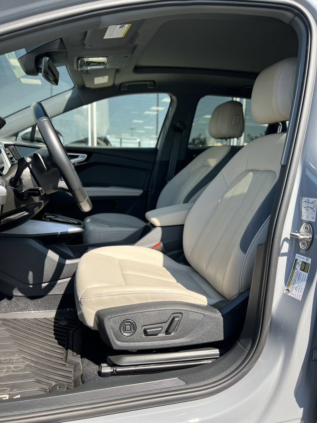 Used 2024 Audi Q4 e-tron Premium w/ Convenience Package AWD/4WD image 15