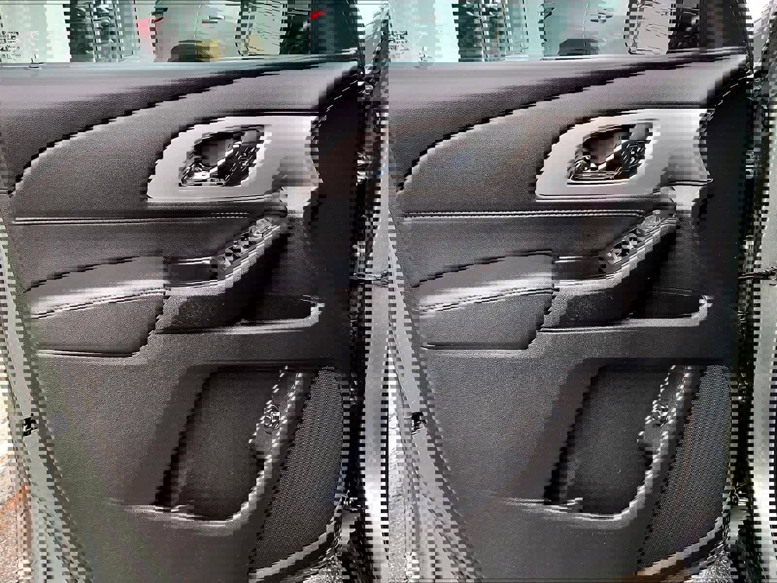 Used 2023 Chevrolet Traverse LT image 9