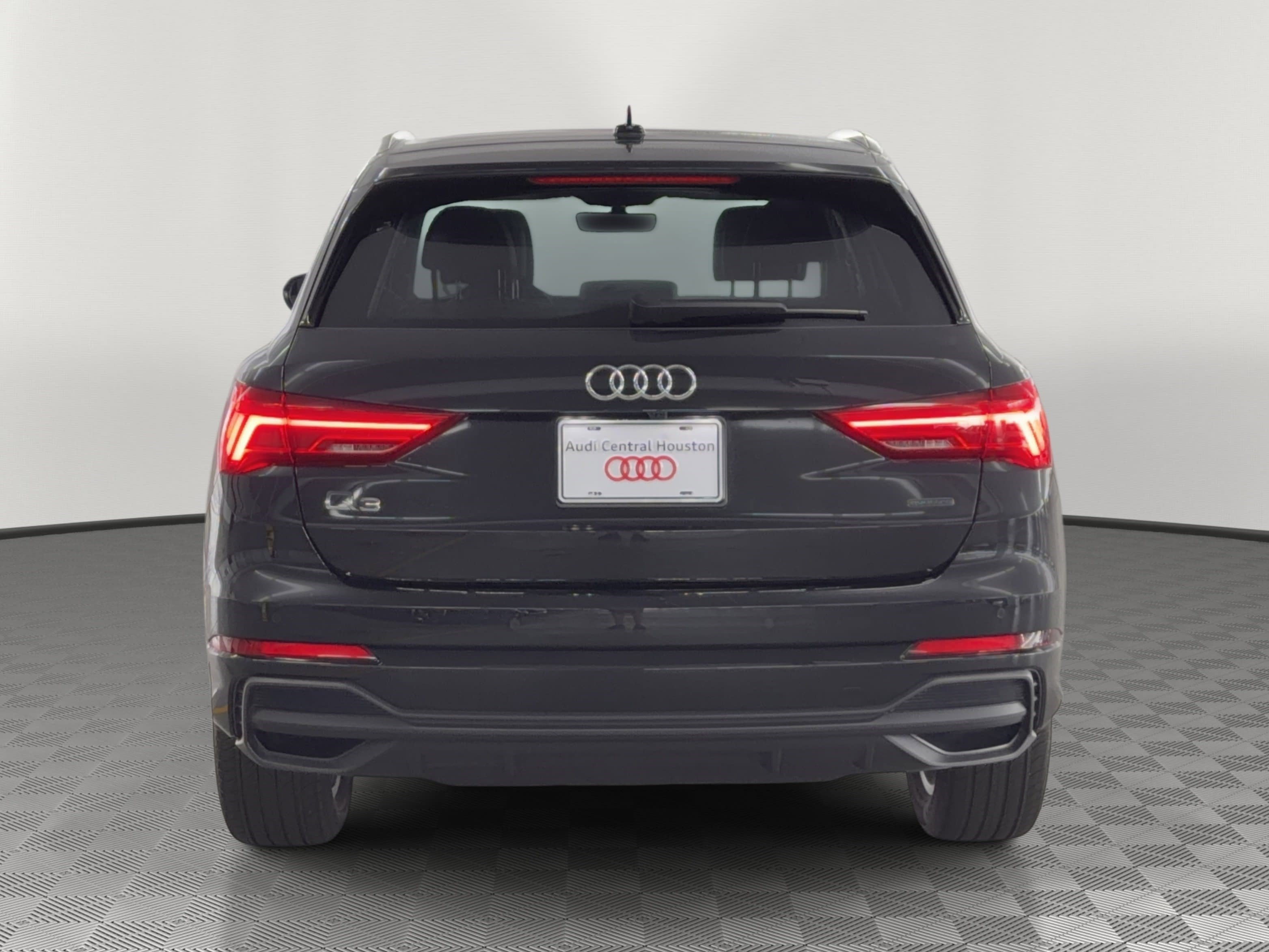 Certified 2025 Audi Q3 2.0T Premium w/ Convenience Package image 10