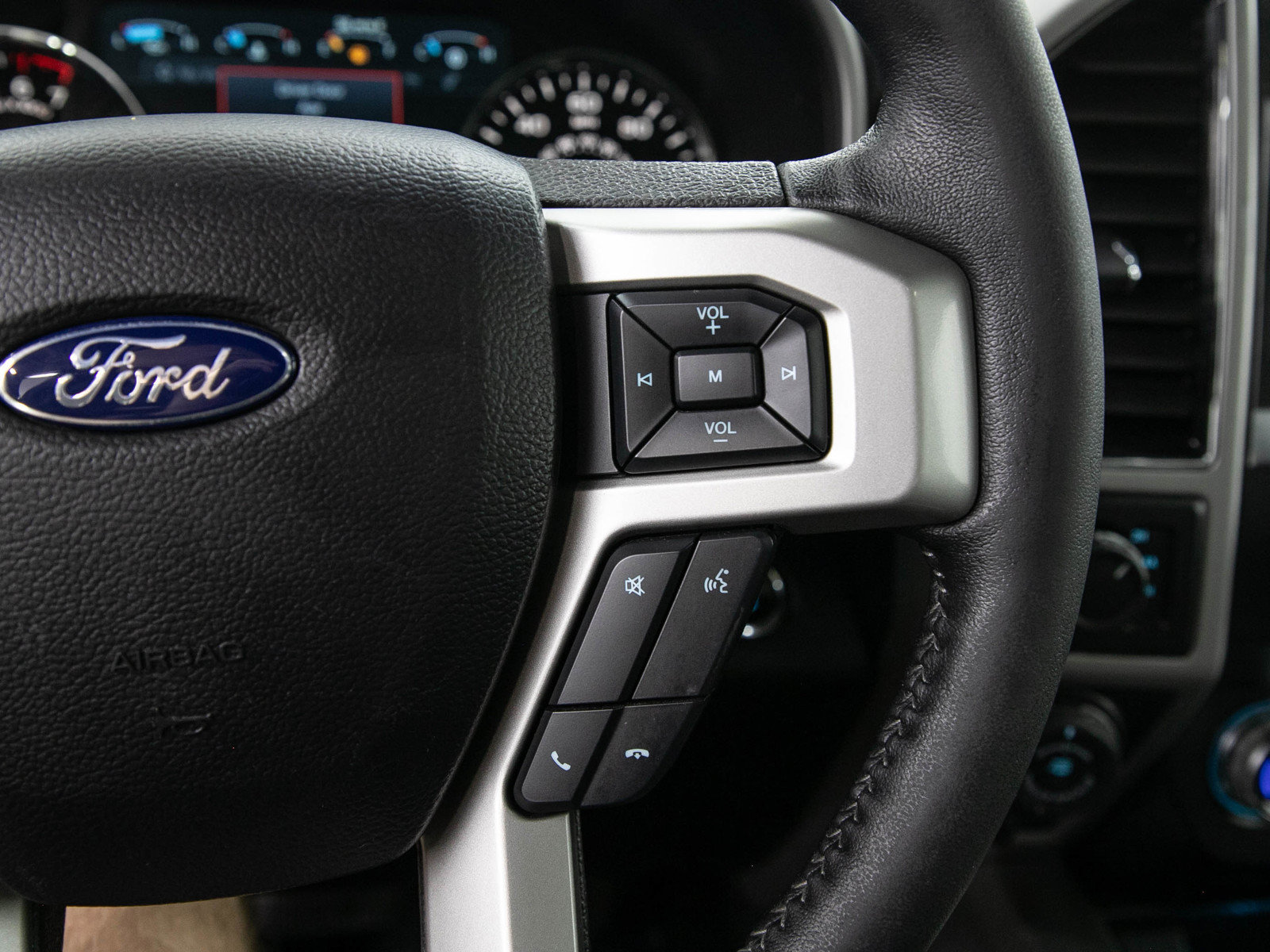 Used 2019 Ford F150 Lariat w/ Equipment Group 502A Luxury AWD/4WD image 28