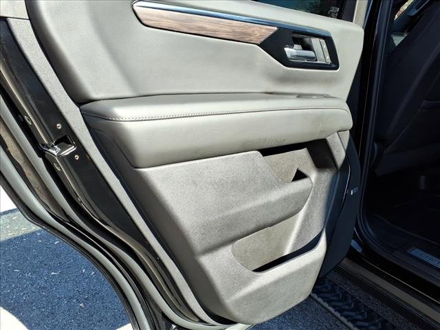 Used 2025 Chevrolet Tahoe Z71 w/ Comfort Package image 14