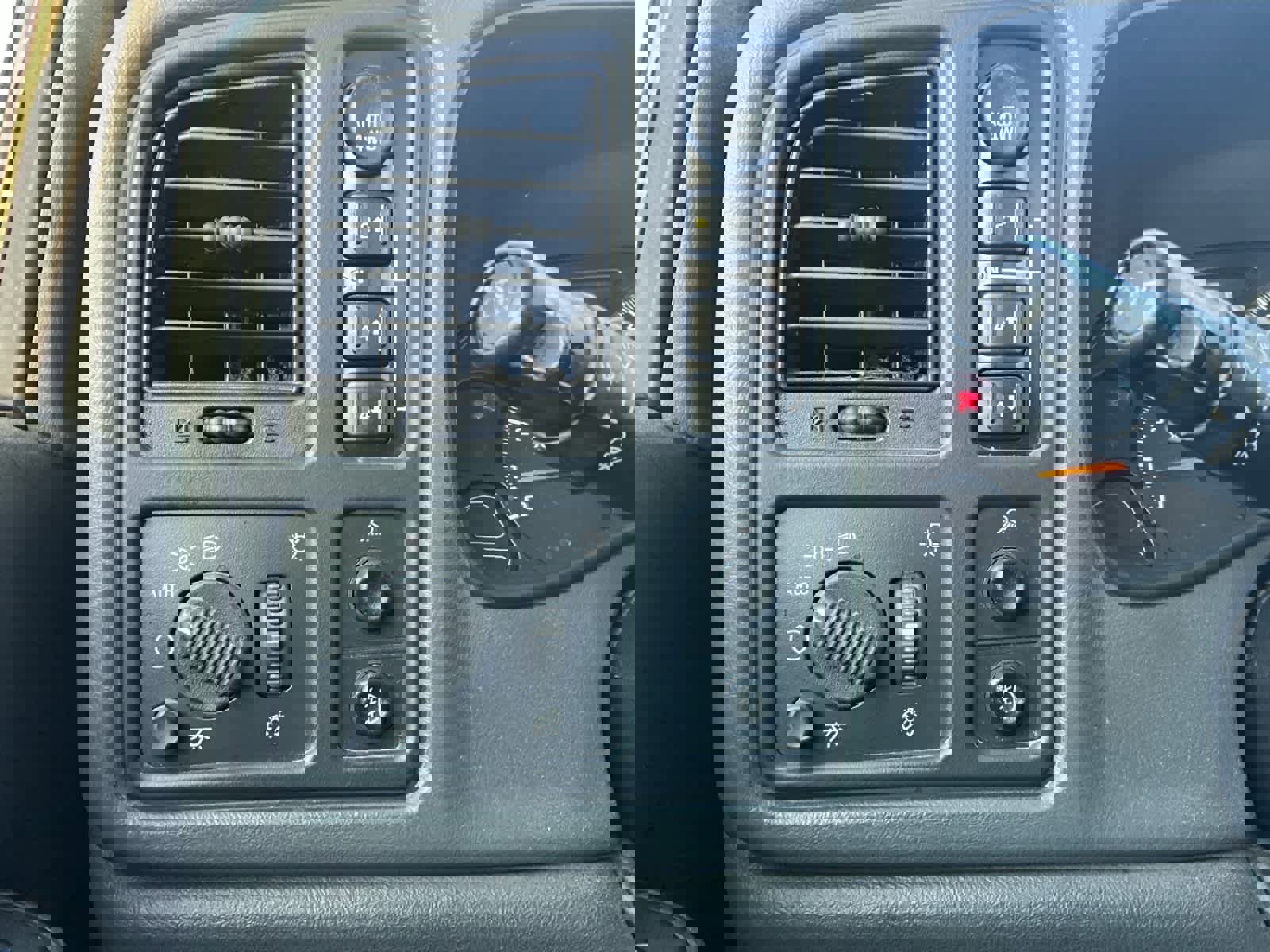 Used 2006 GMC Sierra 1500 SLT w/ Onstar Plus Package image 19