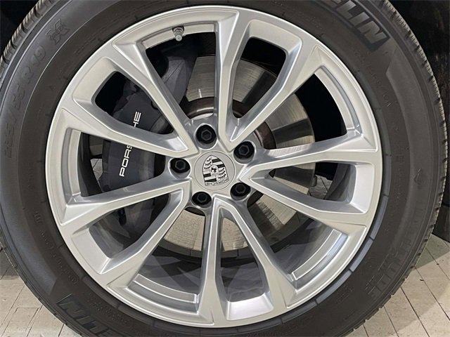 Used 2025 Porsche Macan image 16