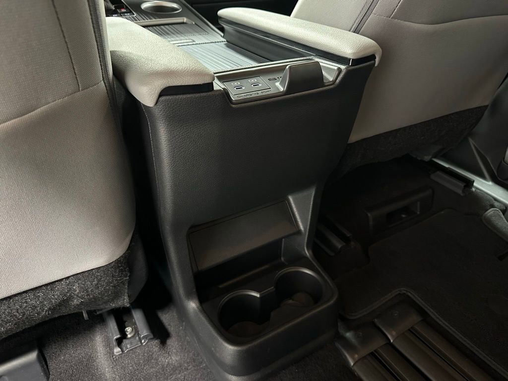 Used 2025 Toyota Sienna LE FWD image 49