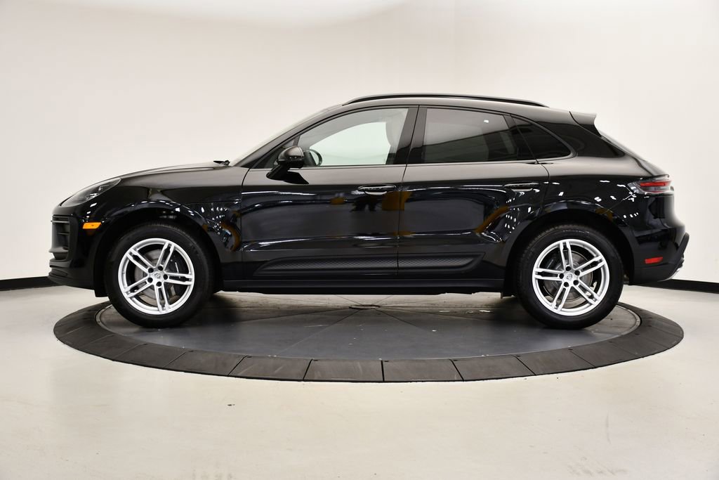 Certified 2025 Porsche Macan image 2