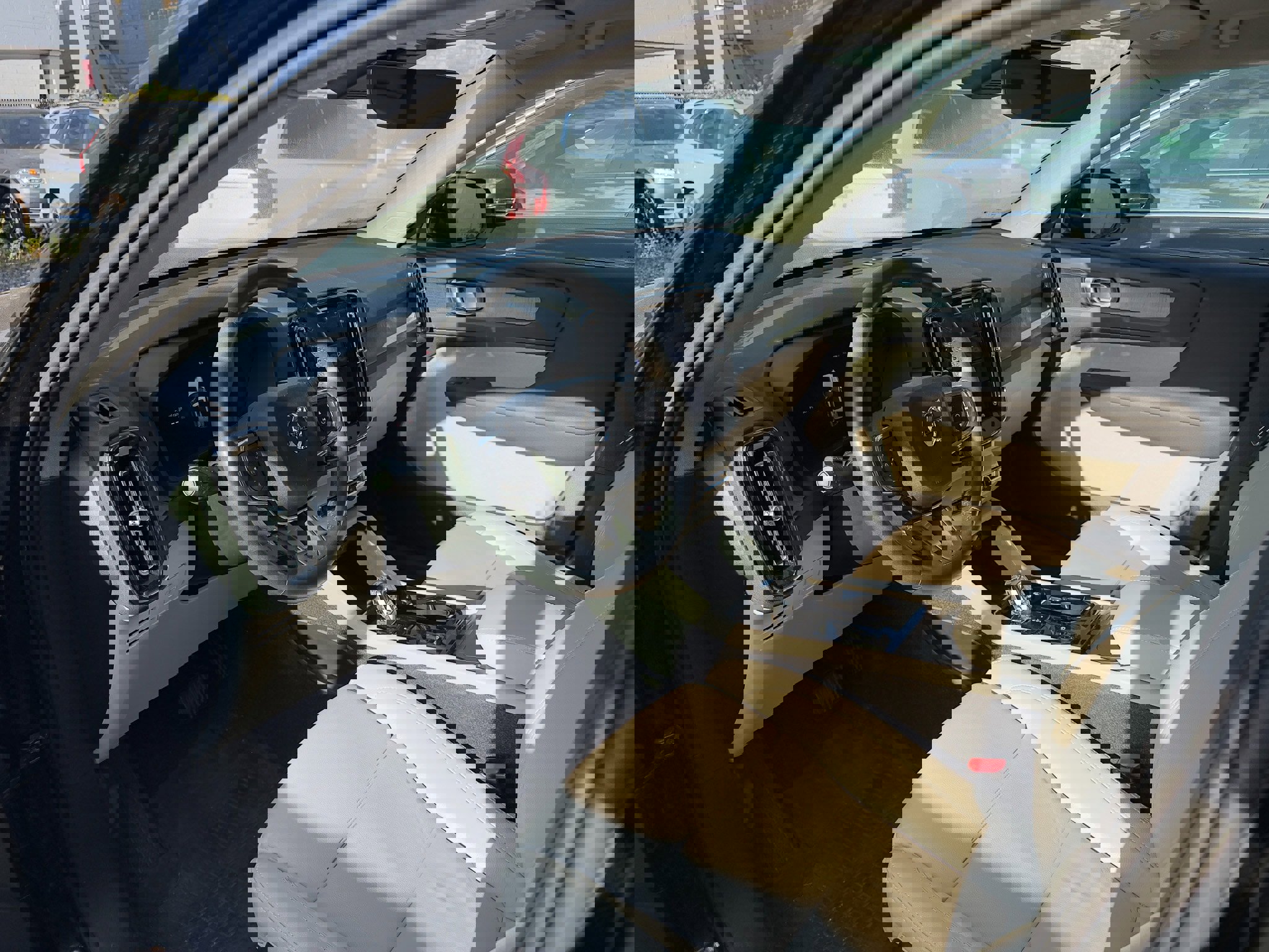 Certified 2023 Volvo XC40 B5 Plus w/ Climate Package image 16