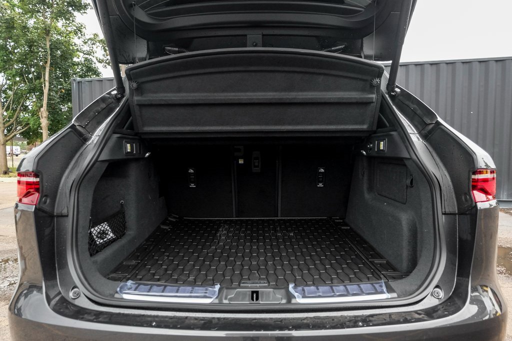 Used 2025 Jaguar F-PACE R-Dynamic S image 7