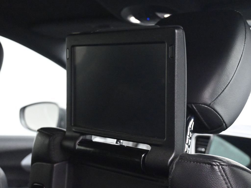 Used 2022 Chrysler Pacifica Touring-L w/ Uconnect Theater Family Group image 23