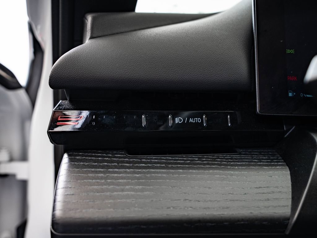 Certified 2025 BMW 530i xDrive AWD/4WD image 43