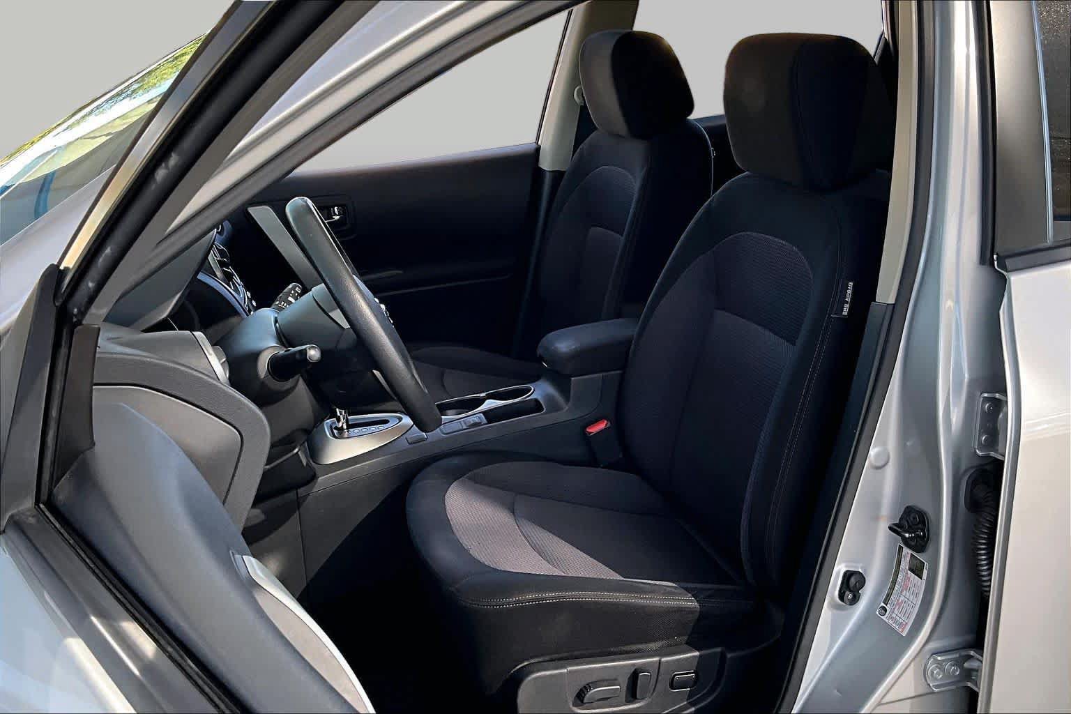 Used 2013 Nissan Rogue SV AWD/4WD image 8
