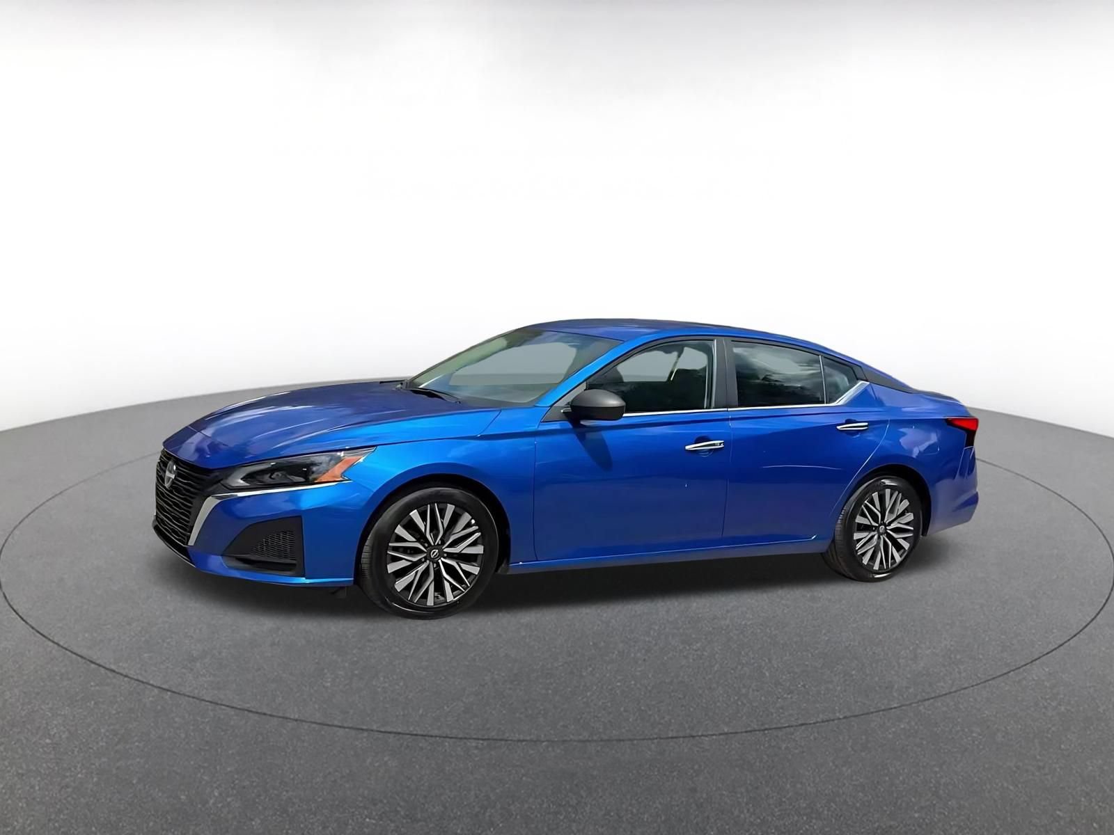 Used 2025 Nissan Altima 2.5 SV FWD image 6