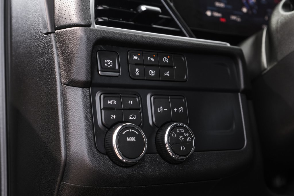 Used 2026 Chevrolet Suburban Premier AWD/4WD image 23