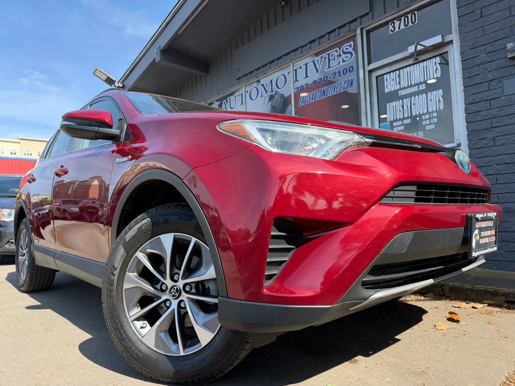 Used 2018 Toyota RAV4 LE AWD/4WD image 1