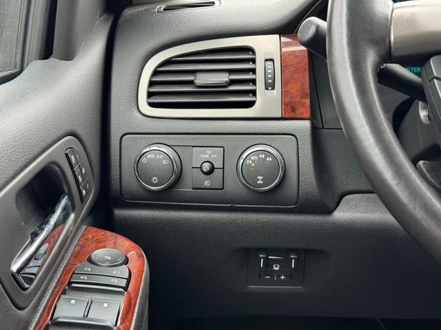 Used 2013 Chevrolet Avalanche LTZ AWD/4WD image 31