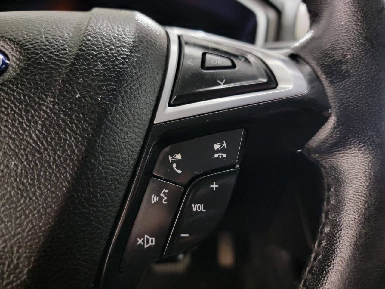 Used 2017 Ford Fusion SE w/ Fusion SE Technology Package FWD image 28
