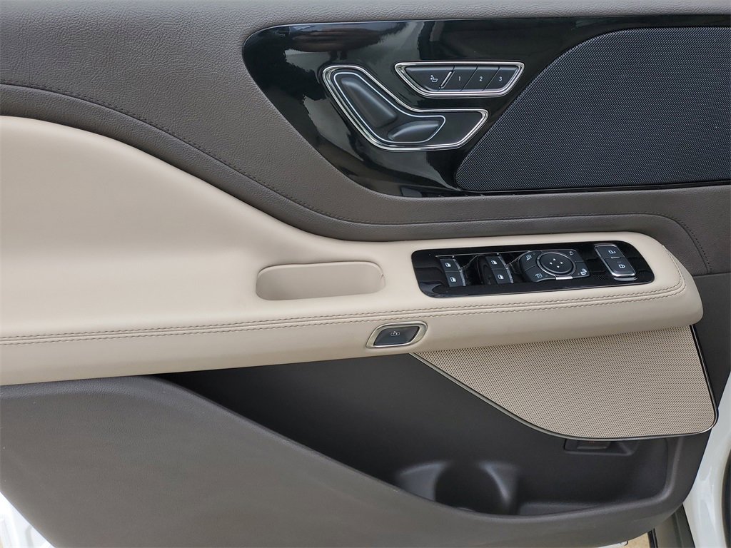 Certified 2023 Lincoln Aviator 2WD w/ Premium Package image 18