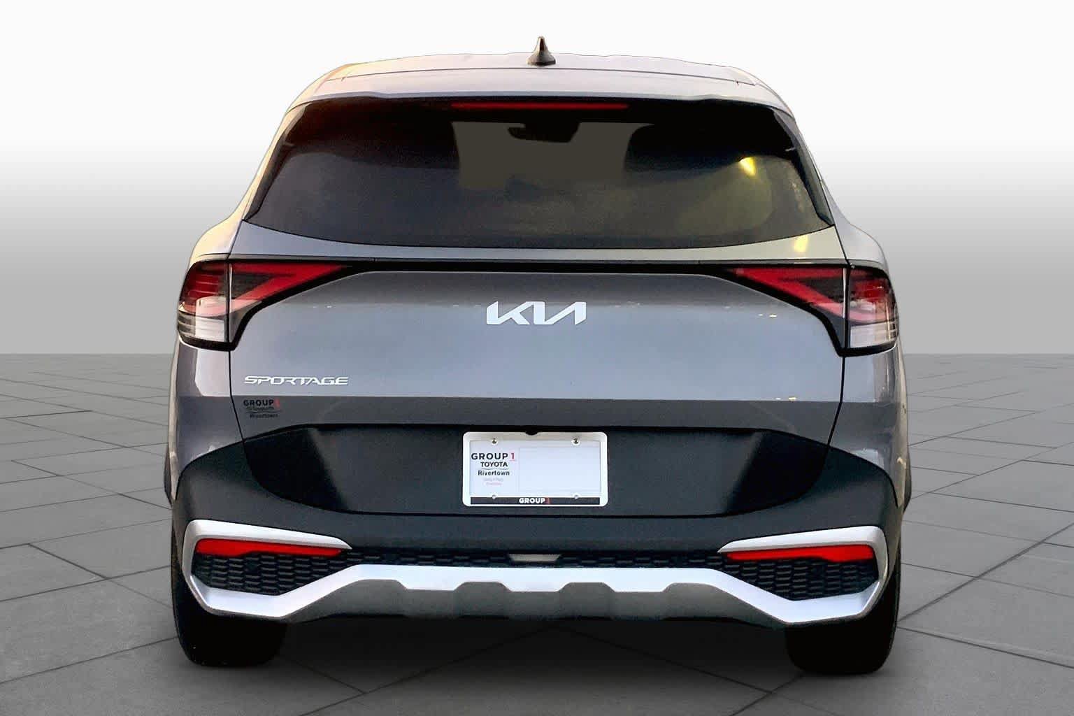 Used 2025 Kia Sportage LX FWD image 5