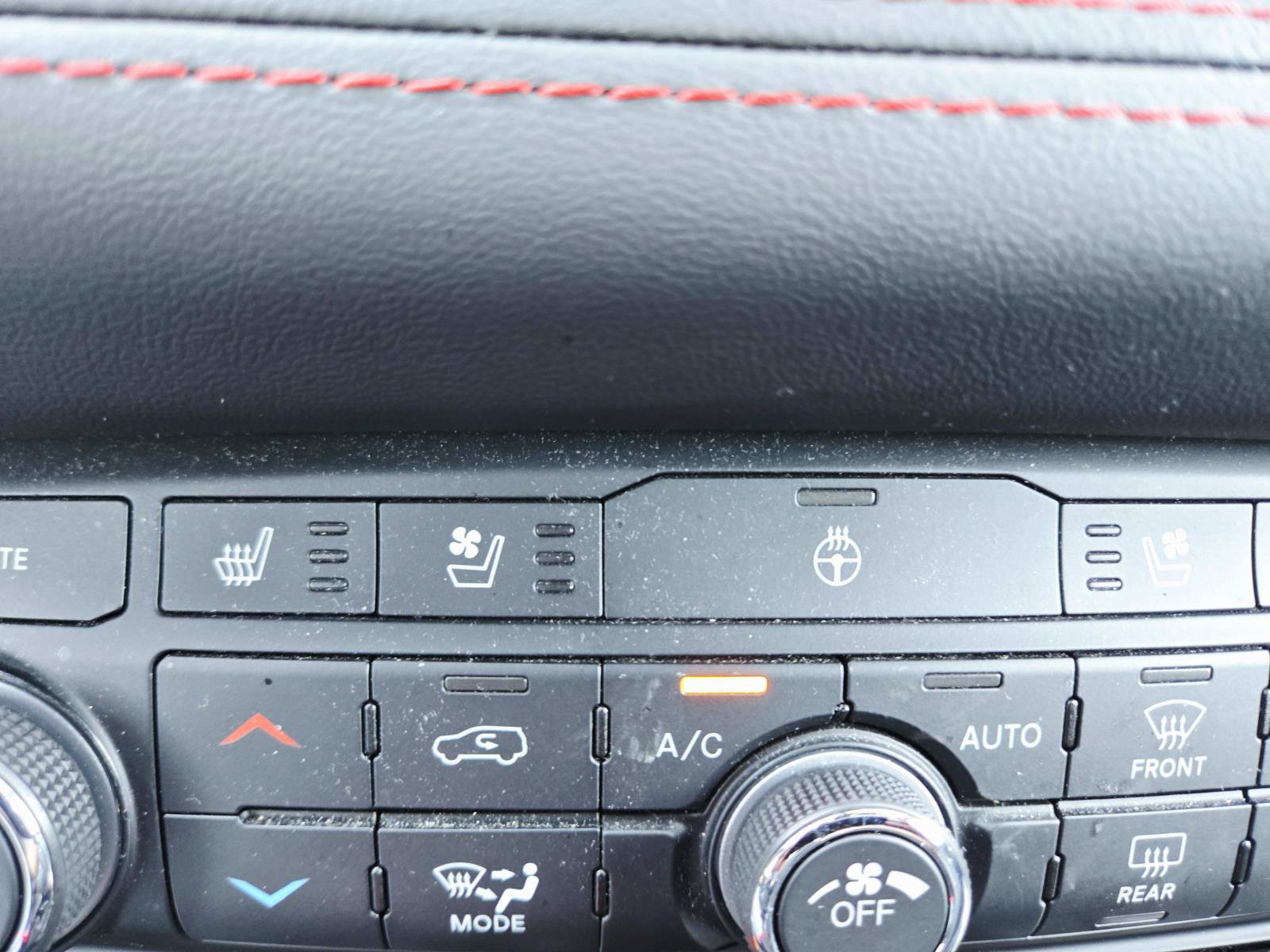 Used 2025 Dodge Durango GT AWD/4WD image 34