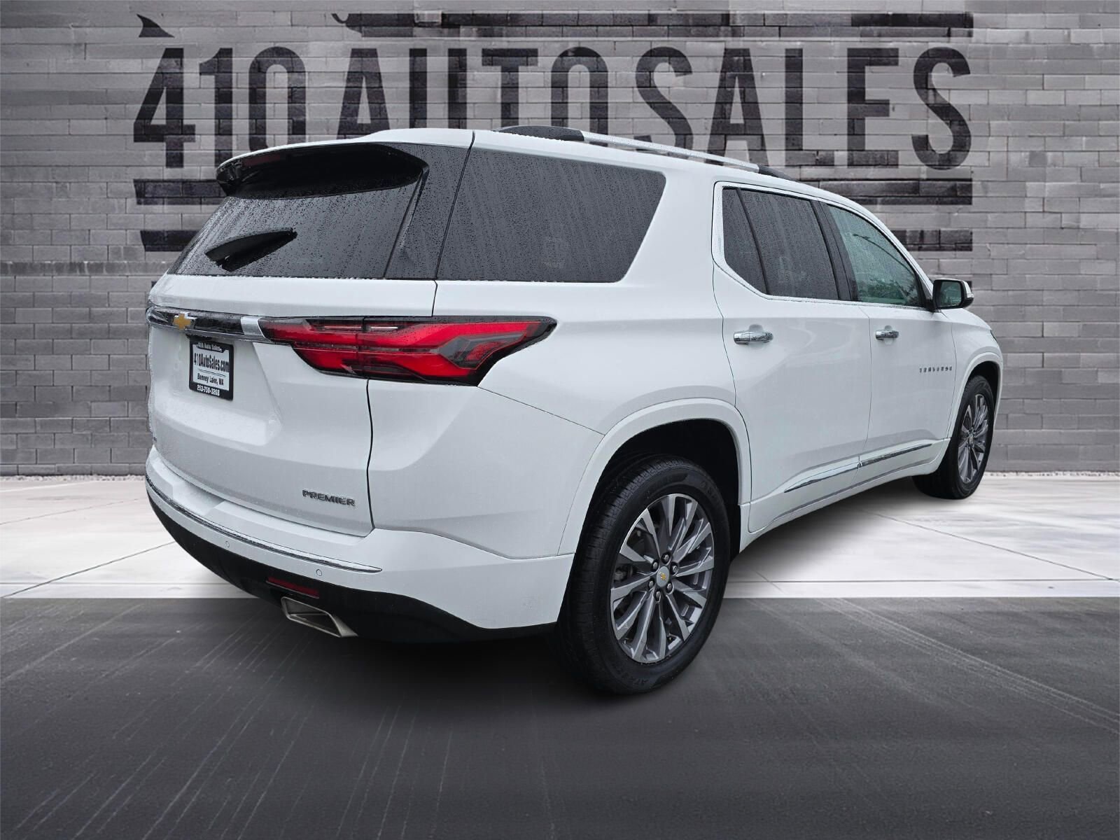 Used 2023 Chevrolet Traverse Premier AWD/4WD image 3