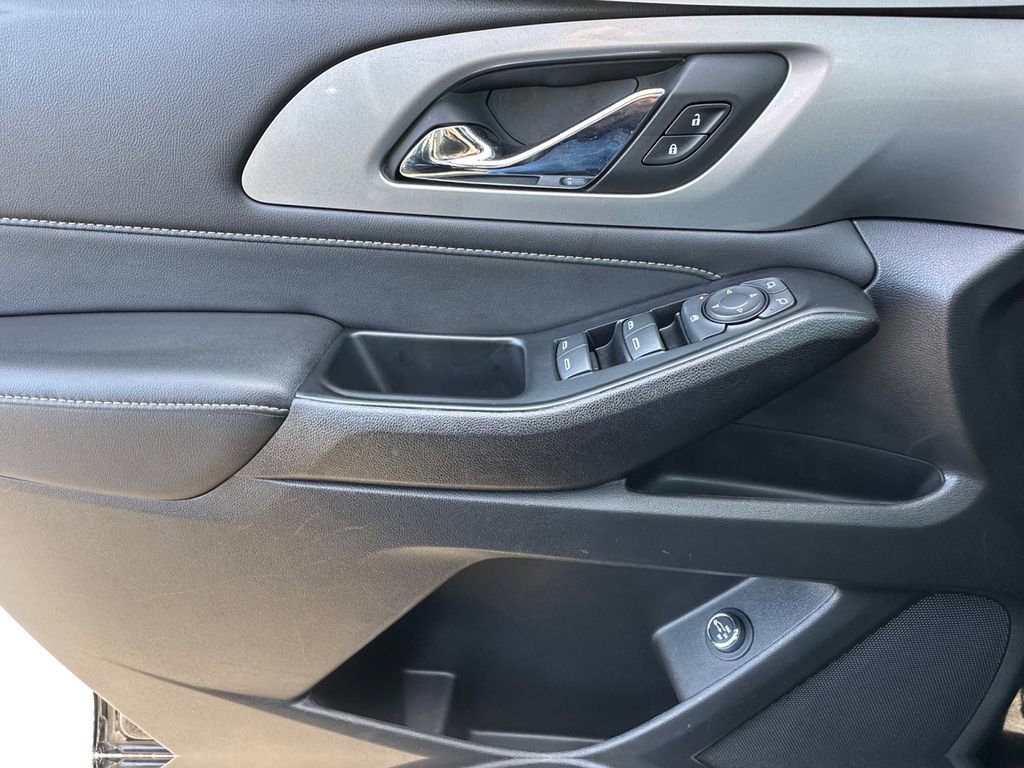 Used 2023 Chevrolet Traverse LT w/ LPO, Cargo Package image 11