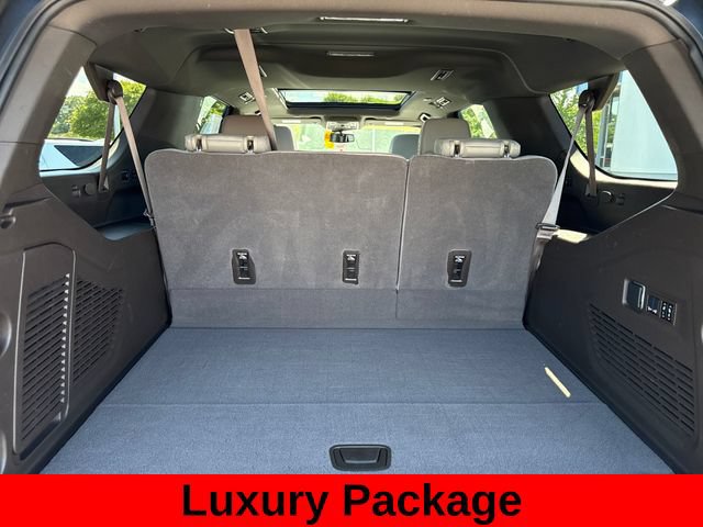 Used 2024 Chevrolet Suburban Z71 w/ Luxury Package AWD/4WD image 26