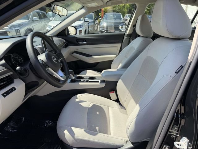 Used 2025 Nissan Altima 2.5 SV FWD image 16