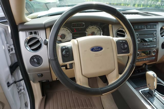 Used 2014 Ford Expedition XLT w/ Equipment Group 202A RWD image 9