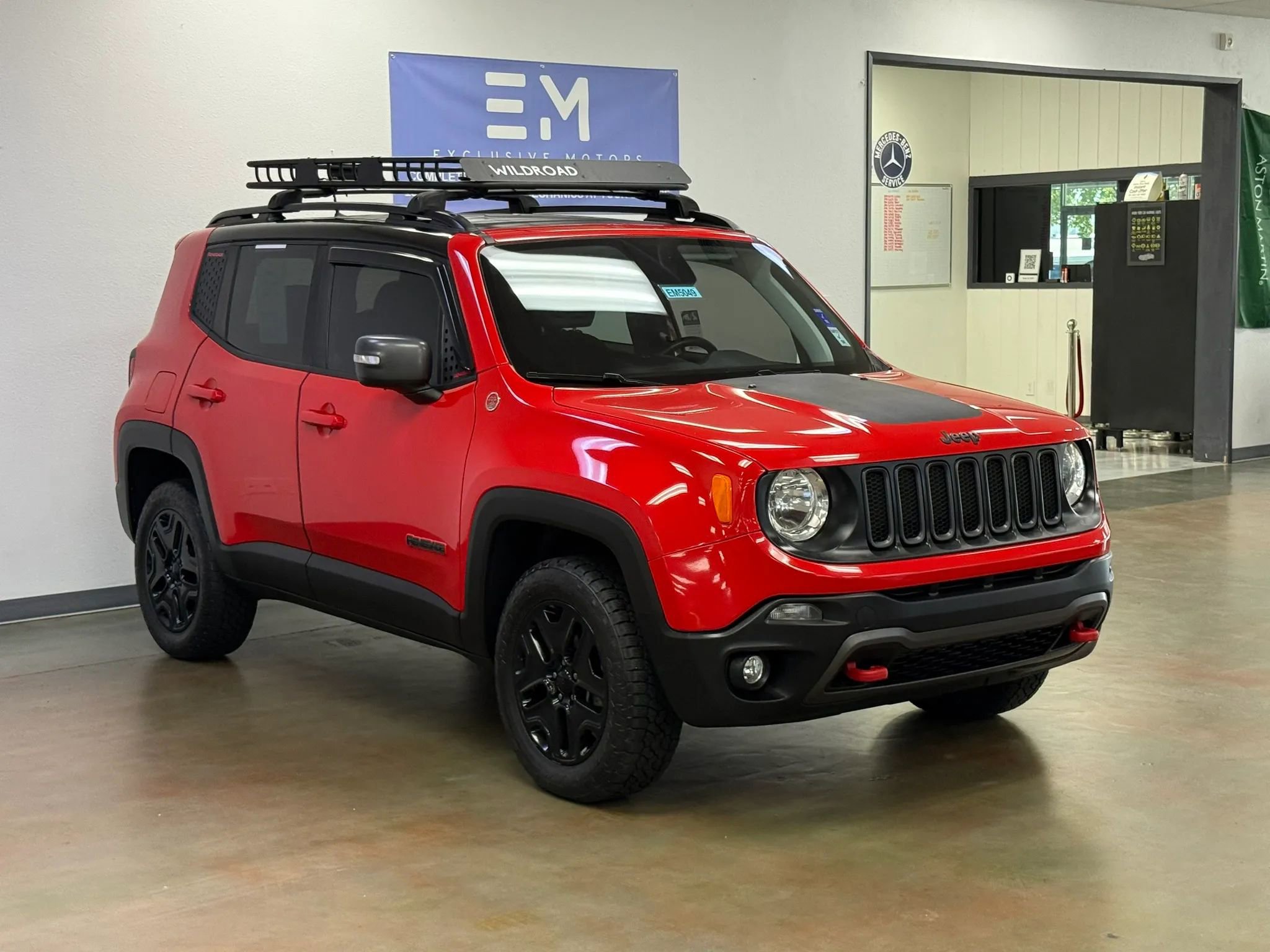 Used 2018 Jeep Renegade Trailhawk w/ UConnect 8.4 Nav Group image 2