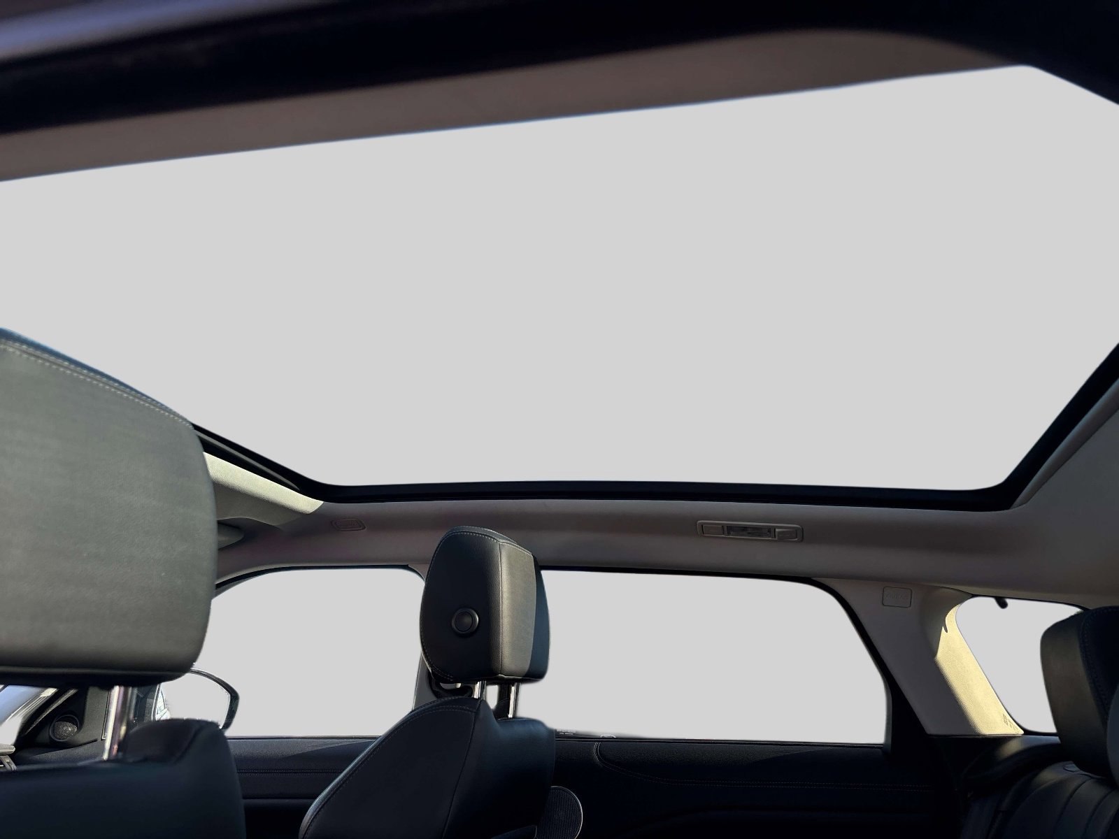 Used 2018 Land Rover Range Rover Evoque image 9