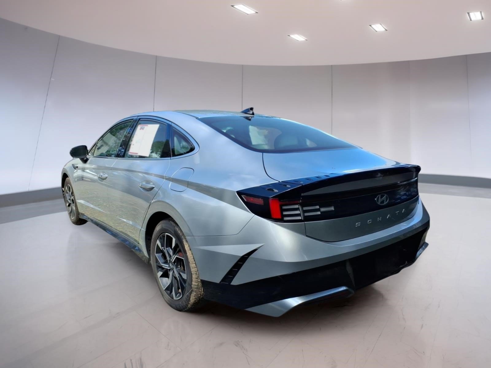 Used 2024 Hyundai Sonata SEL FWD image 3
