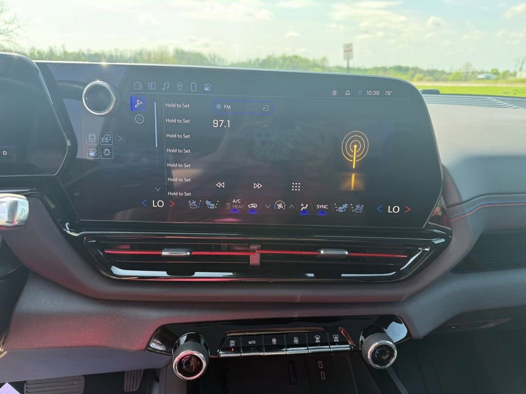 Used 2025 Chevrolet Silverado EV RST image 37