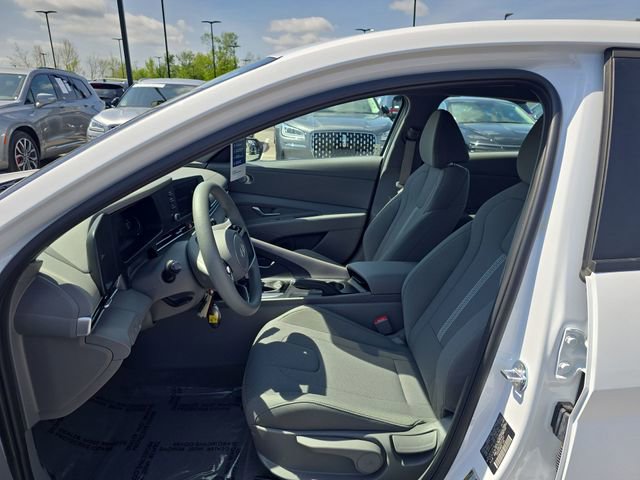 Used 2025 Hyundai Elantra SE FWD image 11