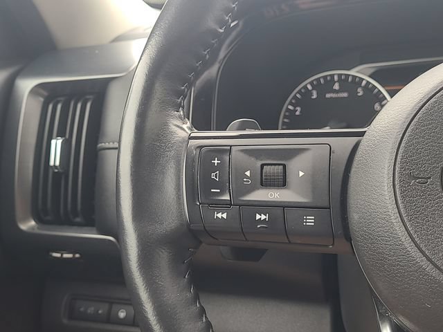 Used 2024 Nissan Pathfinder SL AWD/4WD image 16