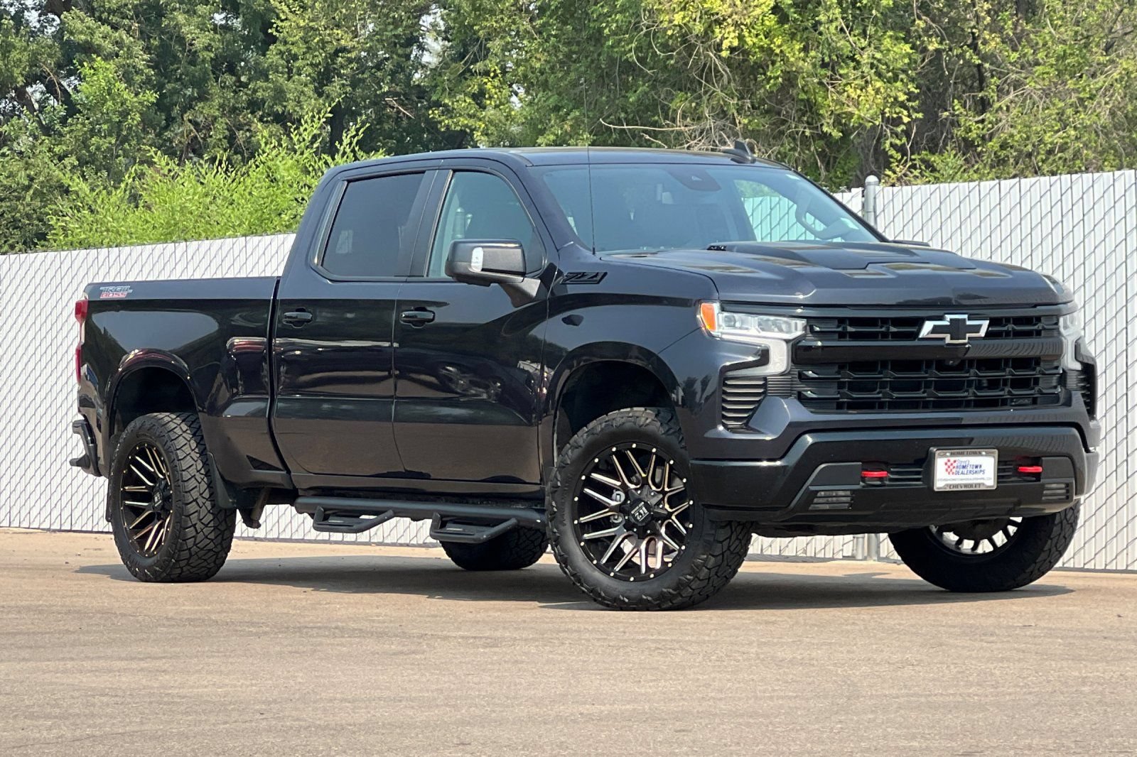 Used 2023 Chevrolet Silverado 1500 LT Trail Boss w/ LT Trail Boss Premium Package AWD/4WD image 2