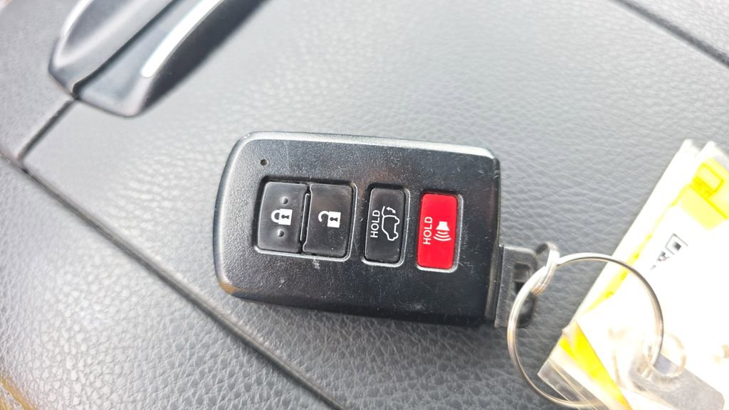 Used 2019 Toyota Highlander Limited Platinum image 28