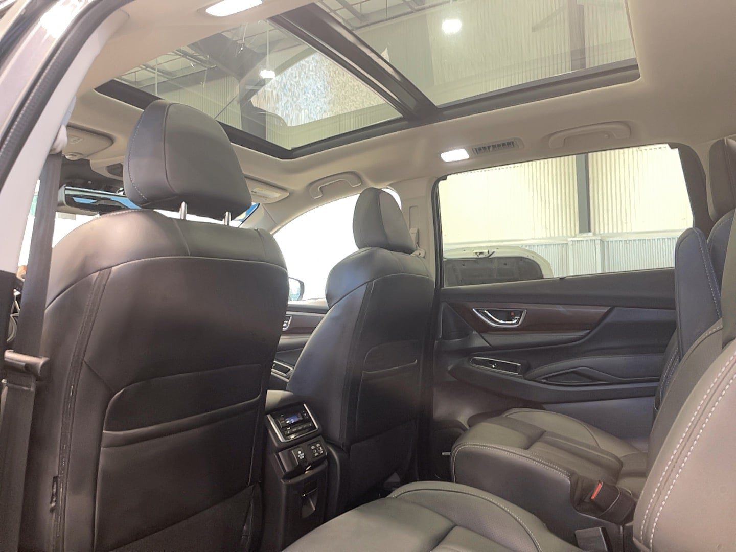 Used 2025 Subaru Ascent Touring AWD/4WD image 6